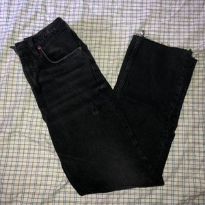 BLACK ZARA STRAIGHT LEG JEANS